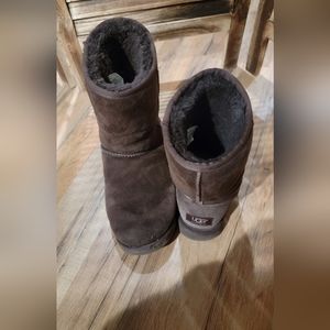 Uggs, Size 9, Dark Brown, Mid Length